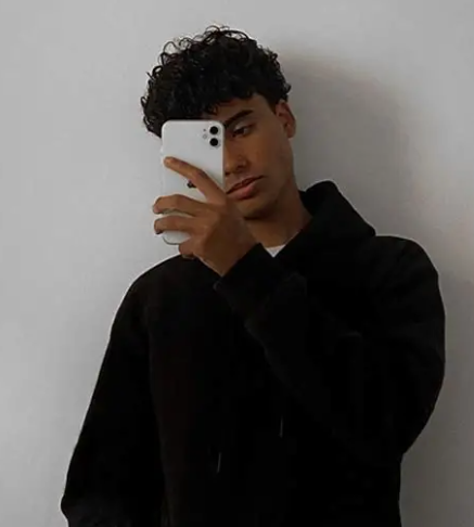 <em>Luis Manuel</em>